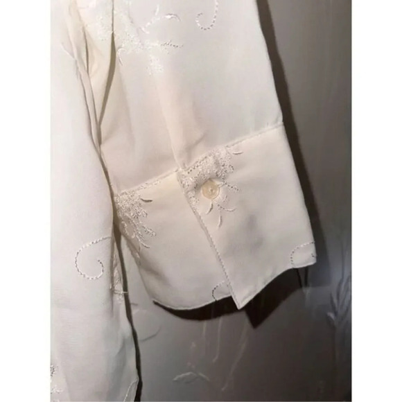 PENMANS VINTAGE White Blouse with Floral Design - Picture 6 of 7